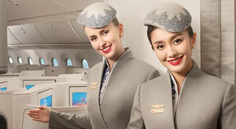 空姐制服每个年代的设计理念,中国国际航空空姐制服设计