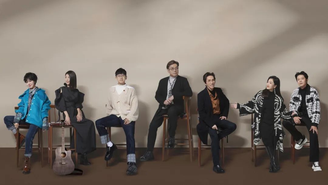 张国荣80年代天王巨星现场,80年代香港的天王巨星和天后