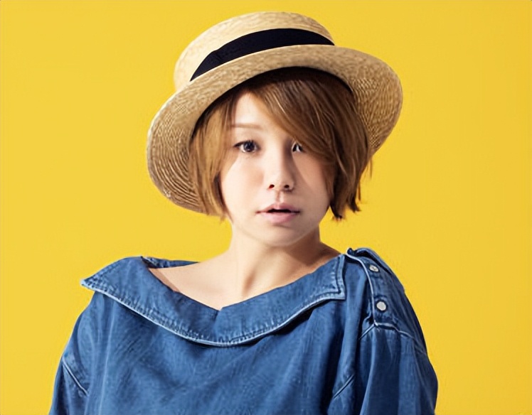 刘海戴遮阳帽子的正确方法,各种帽子的戴法长发