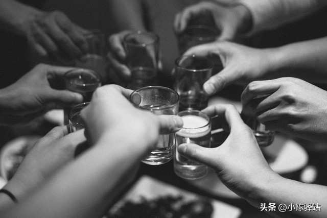 老婆和同学出轨了怎么办,女人通过同学知道老公出轨