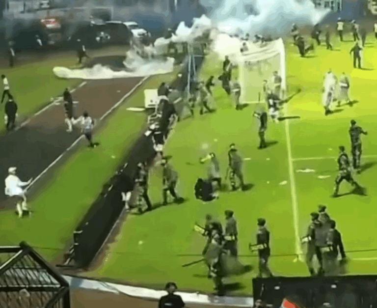 印尼足球一个生死攸关的问题,印尼足球联赛骚乱和踩踏事件