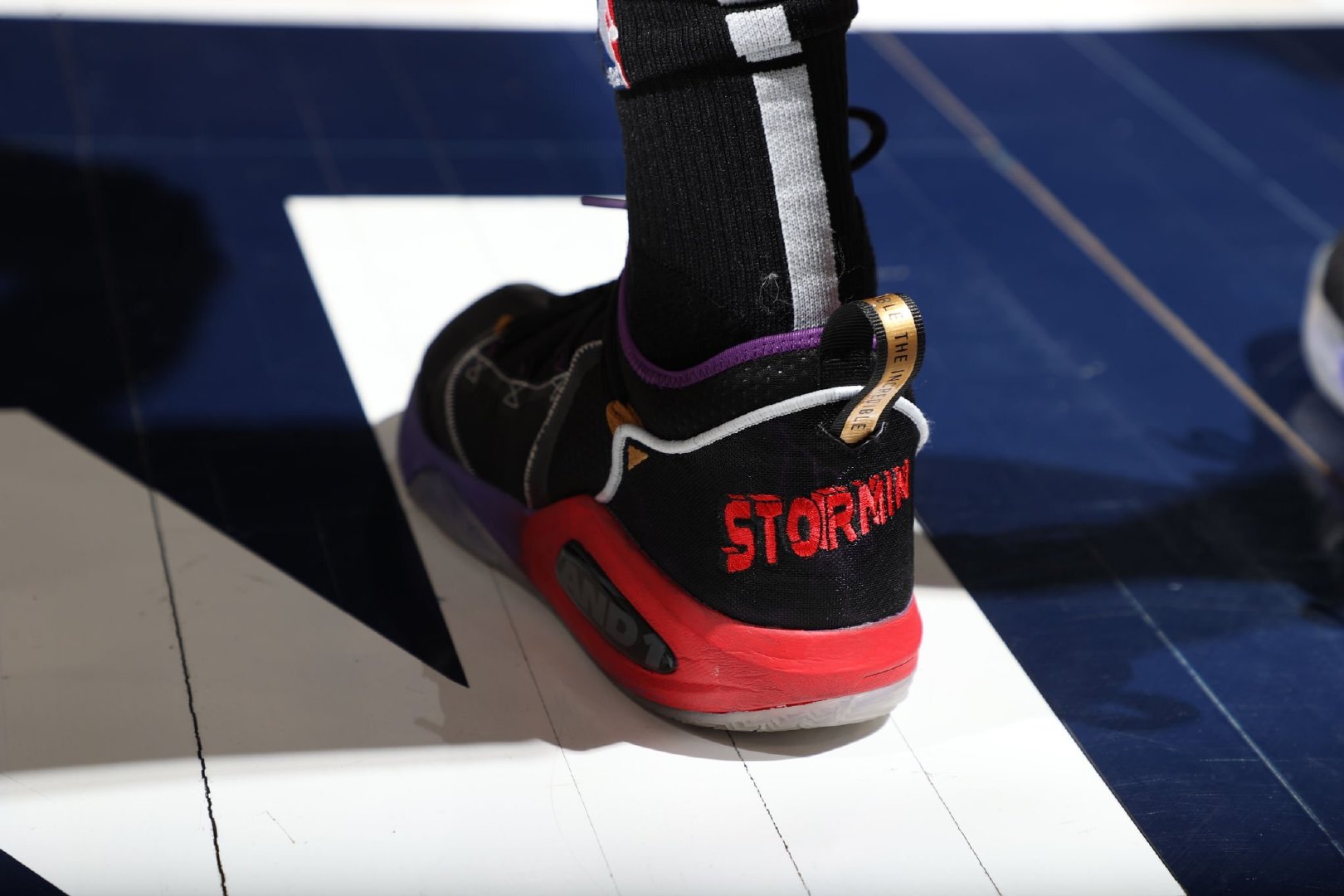 附加赛拉塞尔上脚鞋,拉塞尔李宁比赛