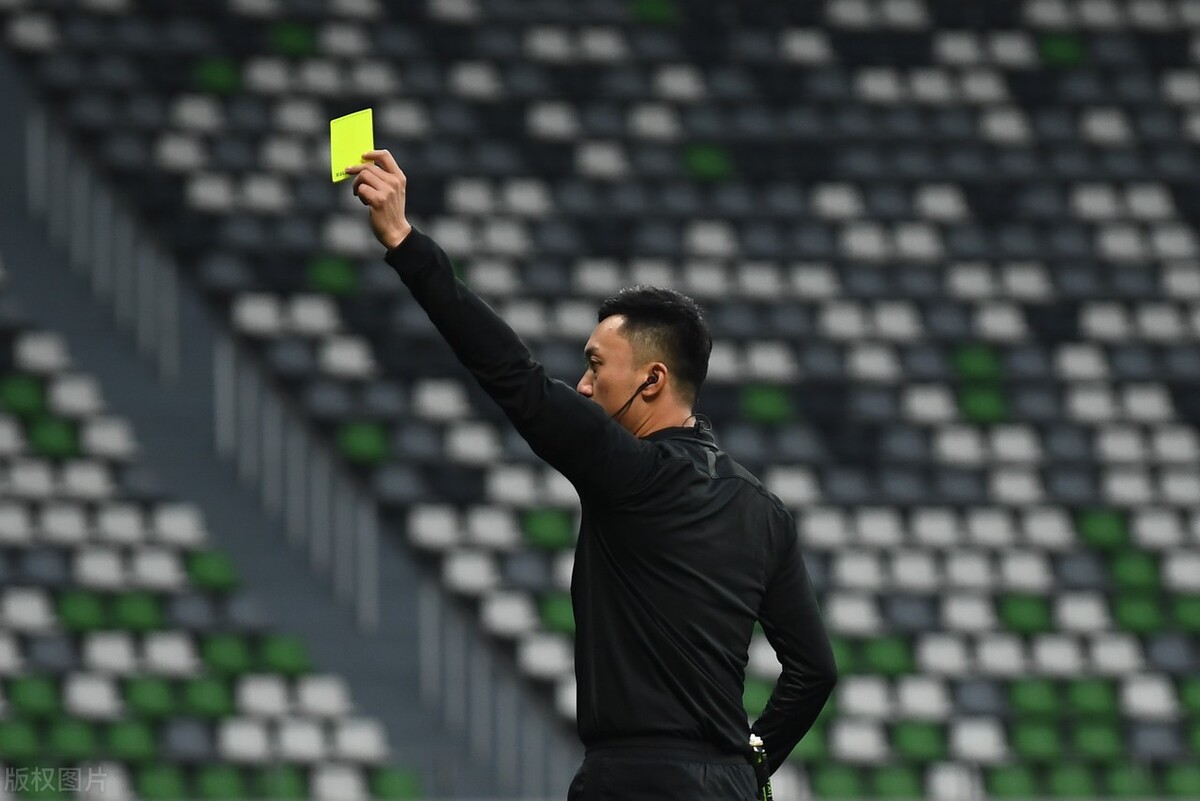 值得尊敬！保级大战上演逆转大戏，重庆队1-0战胜大连人