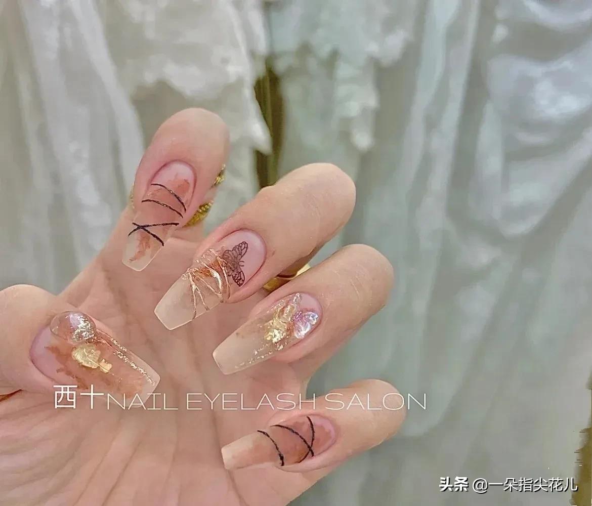 仙气小众又显白的美甲款式,暗黑又带点高级感的美甲来啦