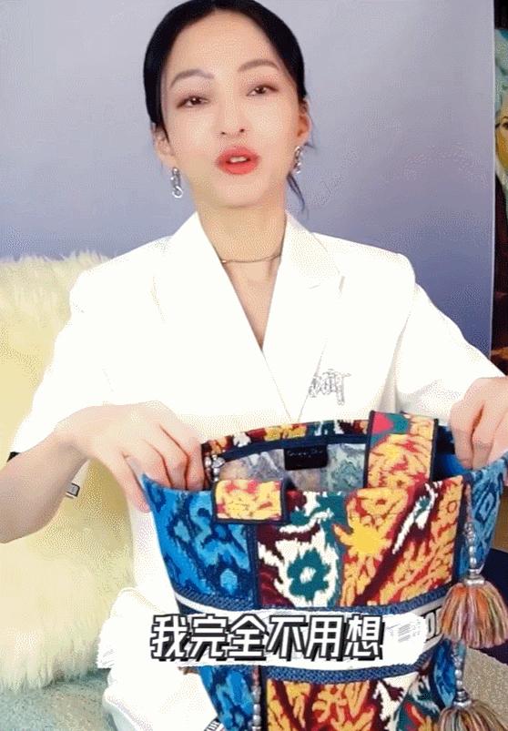 突袭明星翻包,女明星突袭各种现场