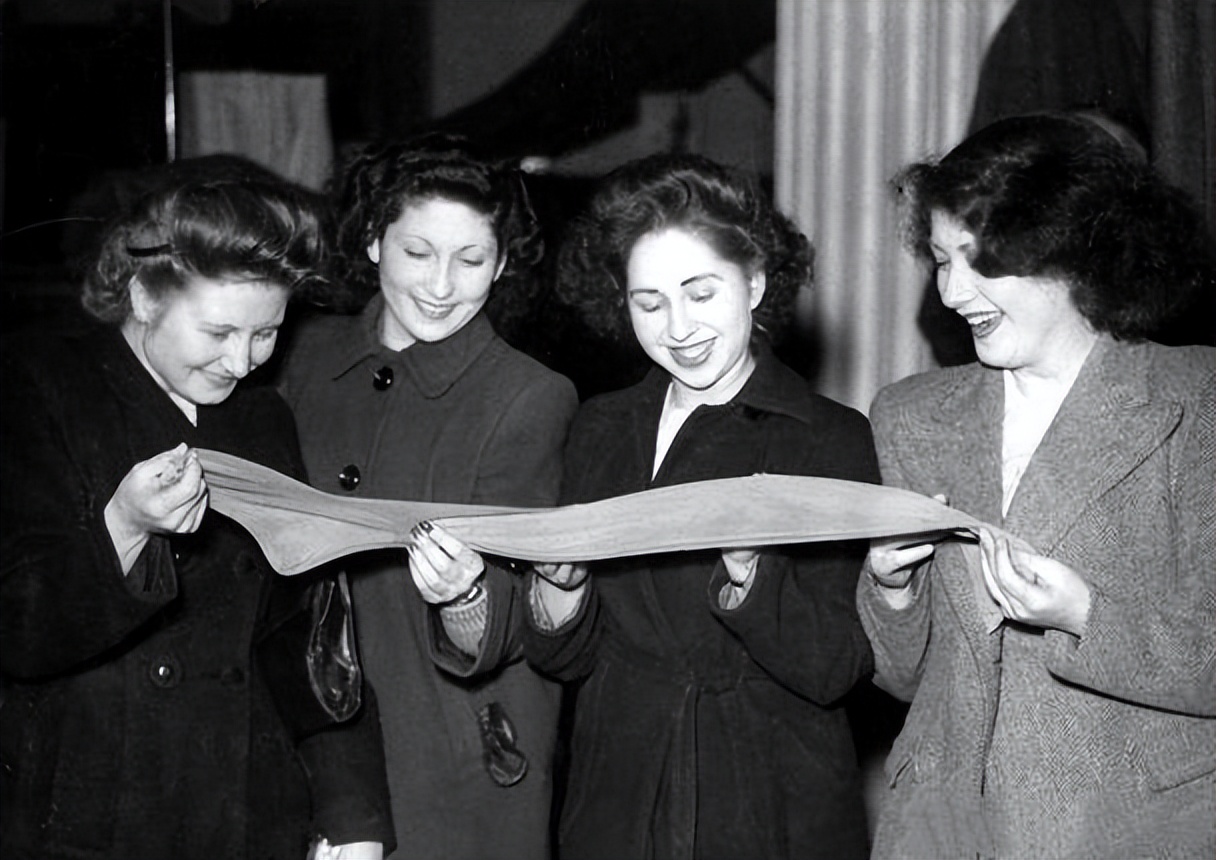 男性对*袜丝**着迷，就是心理变态吗？提醒：出现这3种行为，请克制