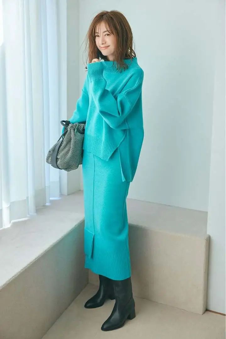 穿裙子靴子过年,过年穿了裙子显瘦