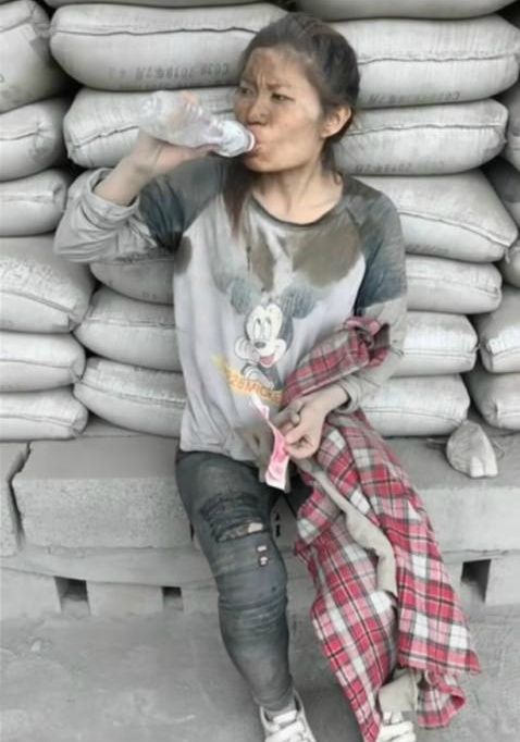 水泥妹卖惨骗术被戳穿,水泥妹骗人的视频