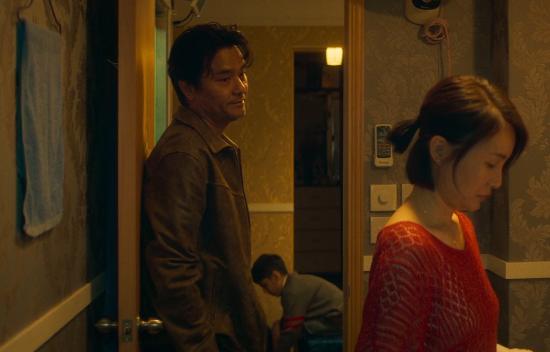 一部《手卷烟》，看尽了香港黑帮的末路，也看透了人性的深度