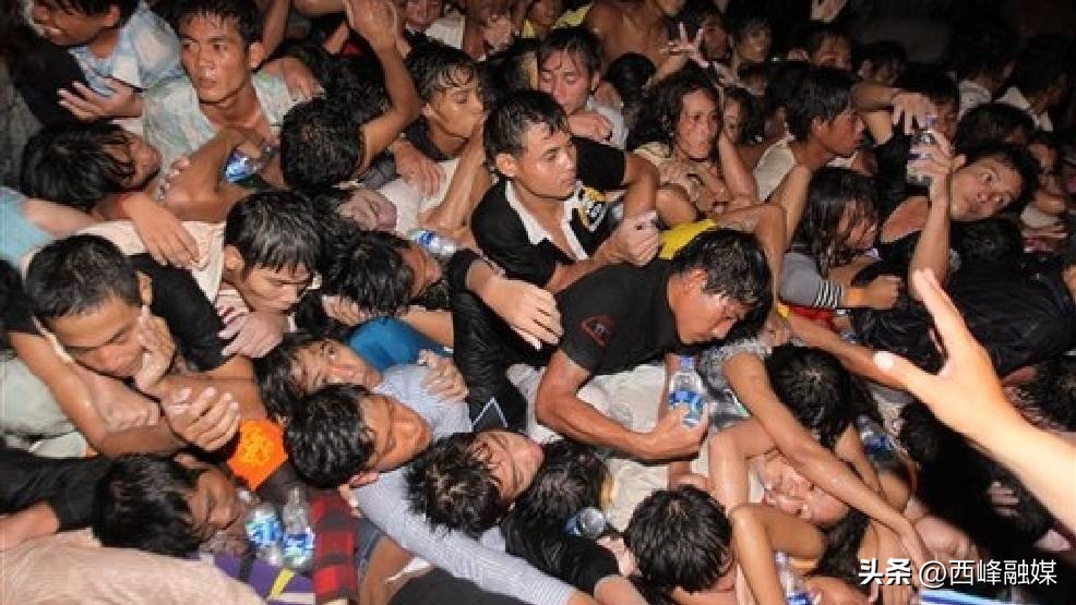 韩国梨泰院踩踏事件发生起因,韩国梨泰院踩踏事件背后真相如何