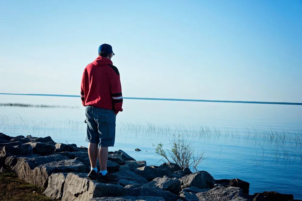 习惯孤独并享受孤独内心是强大的,享受孤独你才能变得更强大