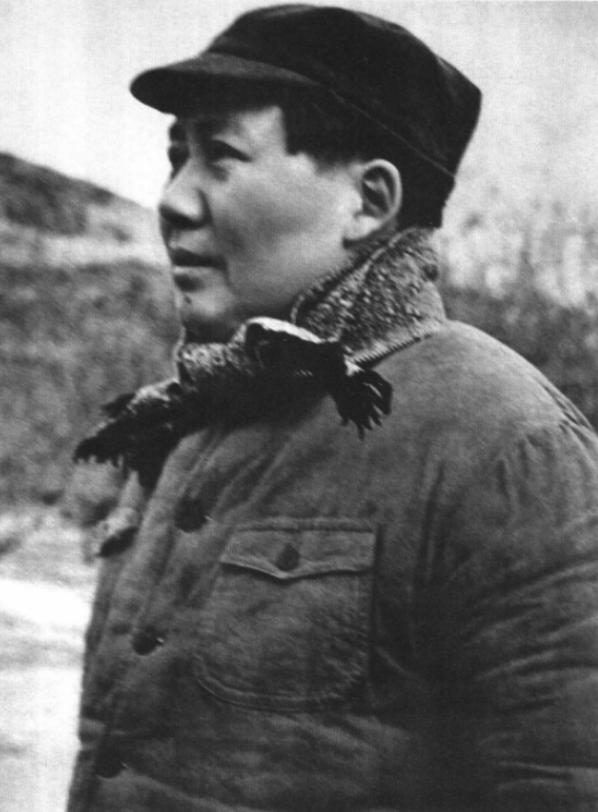 1959年人民大会堂落成，毛主席看着天花板笑问：这是谁的主意