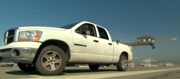 据说台风的时候，要把家里的窗户都打开，这样可以减小风的阻力