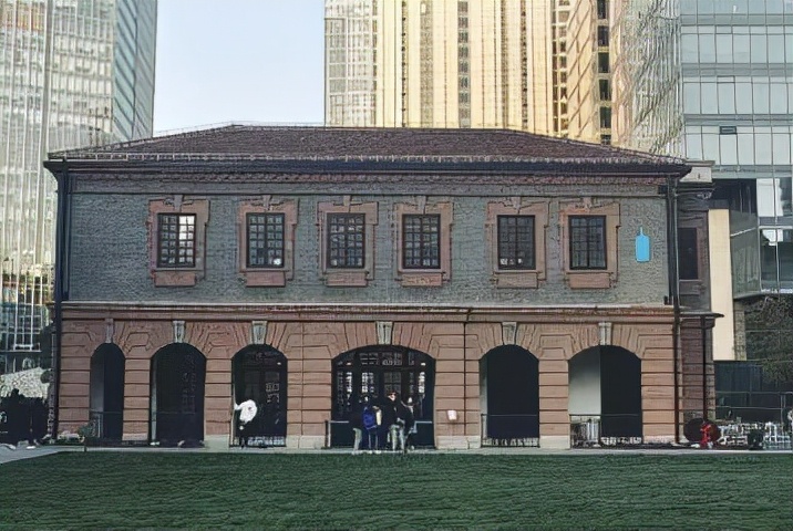 从蓝瓶咖啡首店到杨国福冲刺上市，大变局下的商业调整