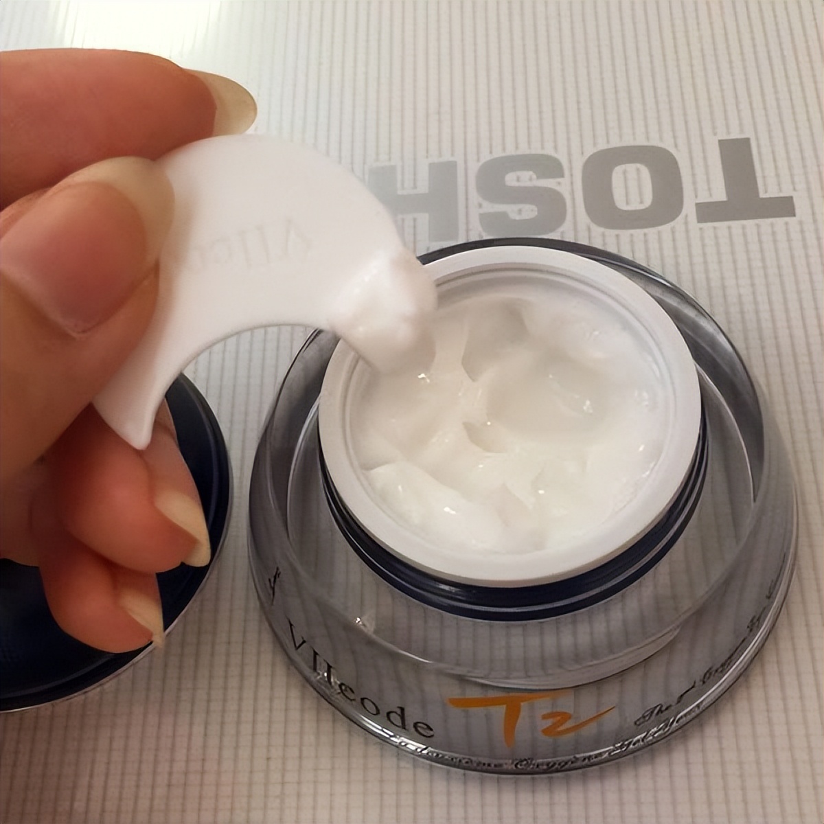 抗老淡纹面霜推荐赫莲娜价格,娇兰赫莲娜水乳哪个好用