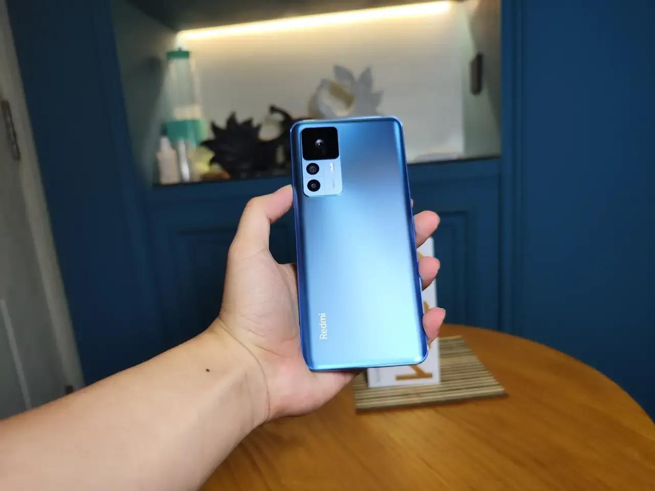 买手机官方实体店好还是网上好,买手机实体店买还是网上买靠谱