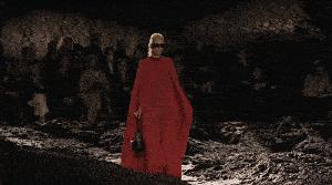 刘雯穿大翅膀走秀视频,刘雯贺聪维密