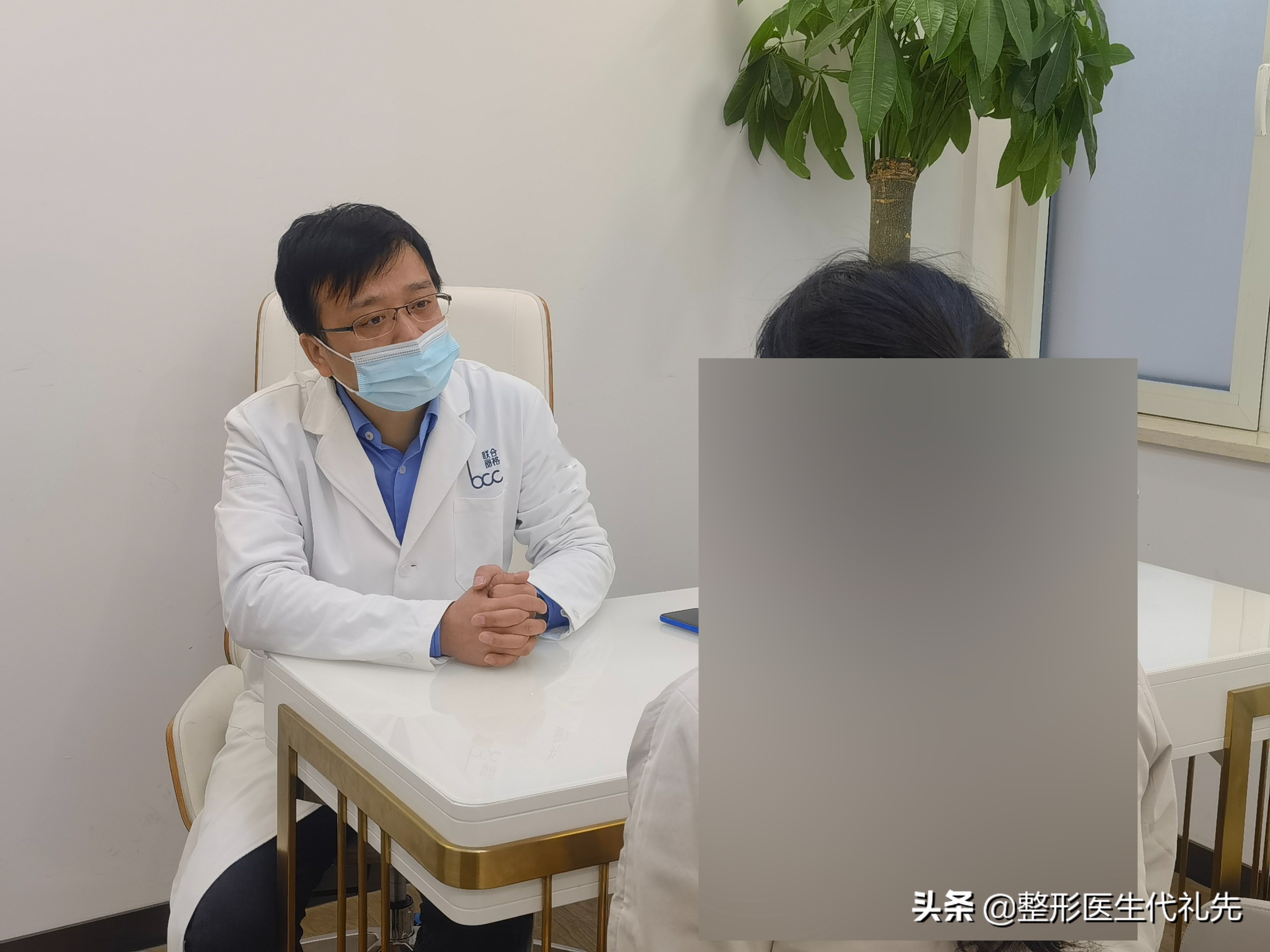 做提眉和外切眼袋恢复过程,提眉眼袋手术第9天