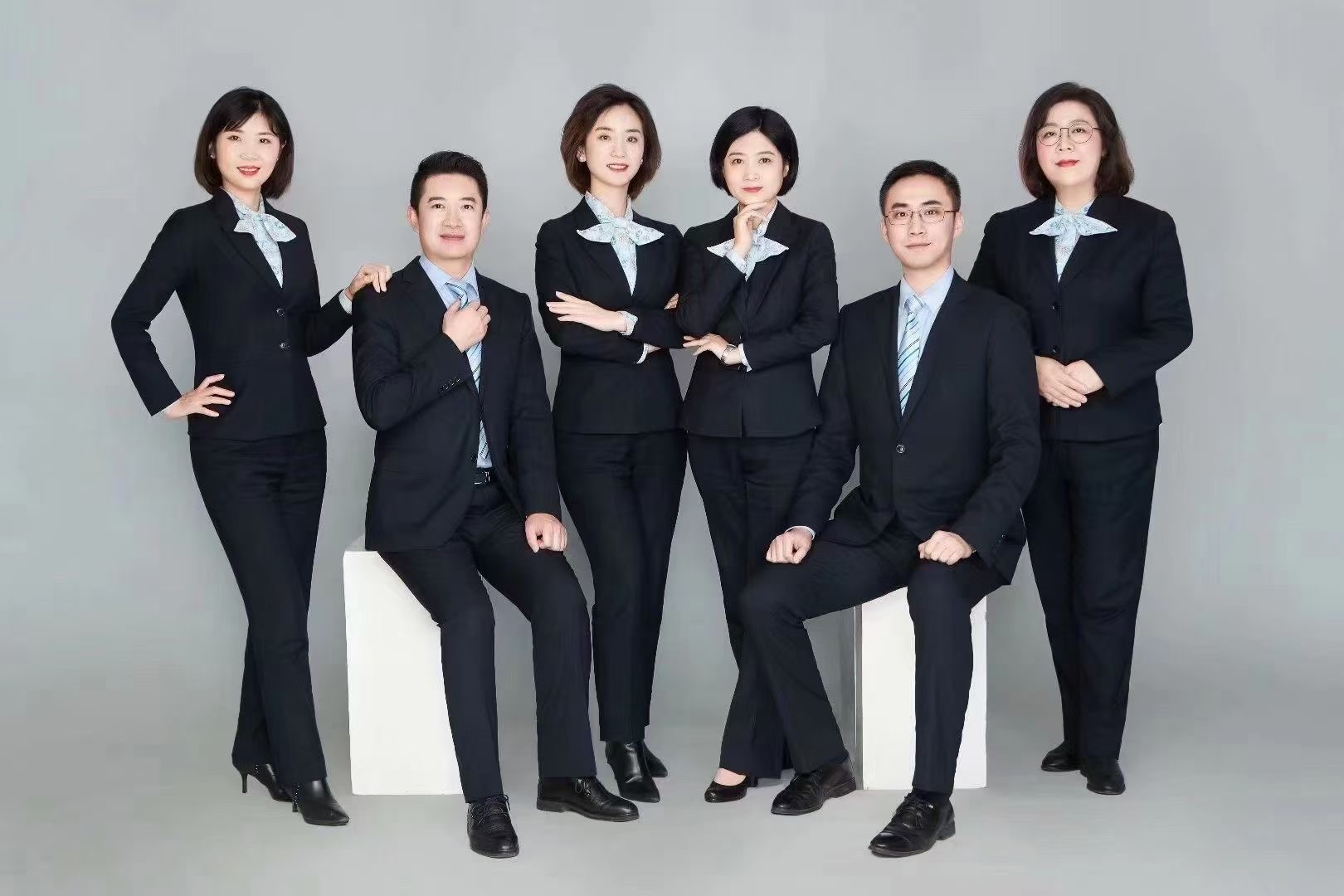 济南西装职业装定制,新款职场西装定制公司