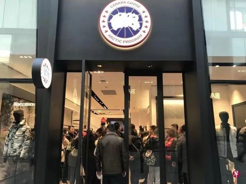 卖至上万还靠抢，如今却被抛弃：“羽绒服界爱马仕”该走下神坛了