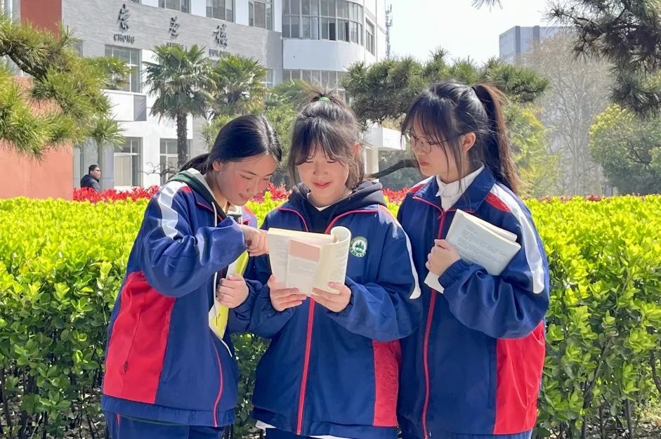 【美哉第一山】携一缕春风，把校园美景与你分享