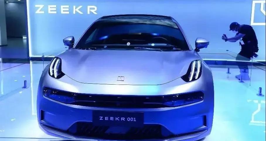 一年狂赚3300亿，恐怖的李书福