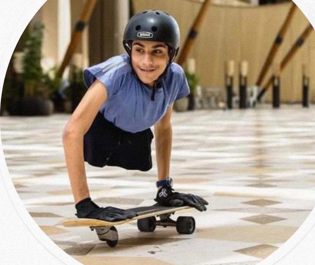 足球世界杯开幕式上的残疾人,世界杯开幕式嘉宾半身残疾