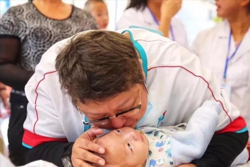 韩红被举报非法募捐的人是谁,韩红贪污3亿元