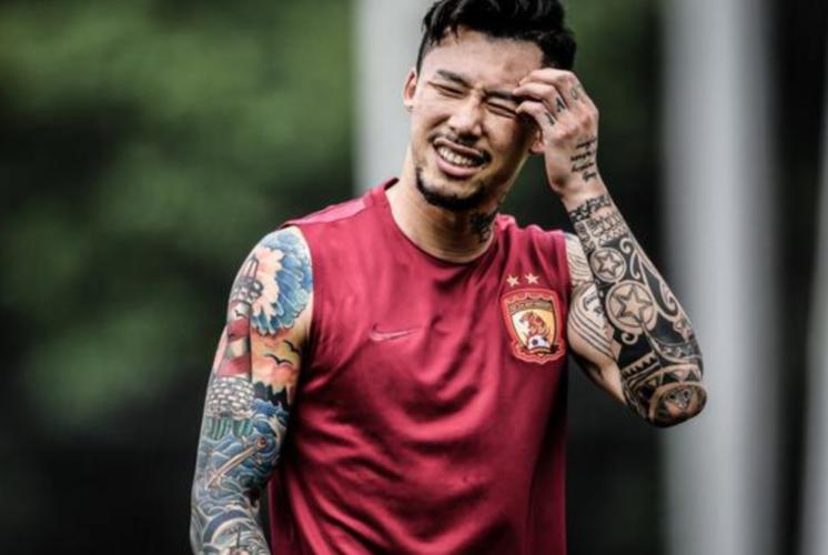 丢人丢到国外的运动员,中国男足张琳芃赛前动员视频