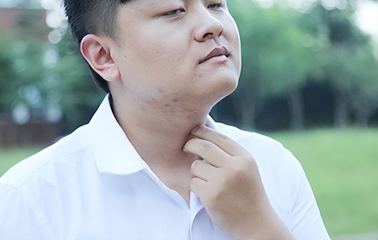 脖子上肉粒可以自己揪掉么,脖子腋下长小肉粒可以用手揪掉吗