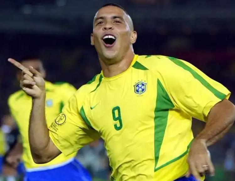 外星人罗纳尔多踢的世界杯的首发,外星人罗纳尔多巴塞罗那