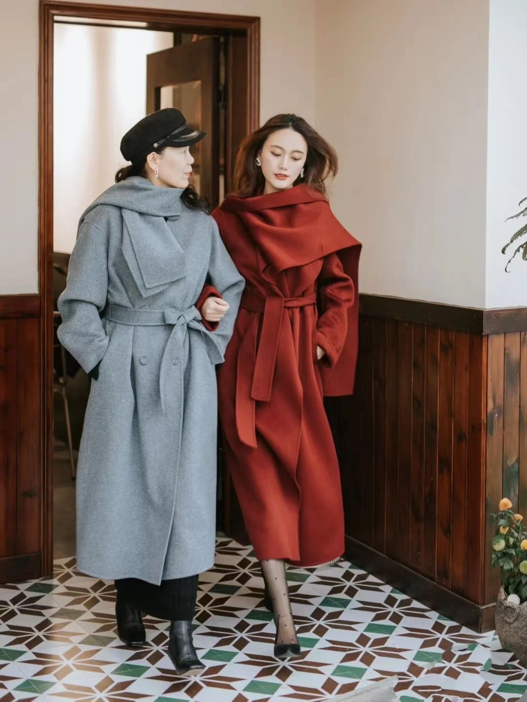 女人上了年纪有什么气质,40后女性穿什么颜色大衣好看