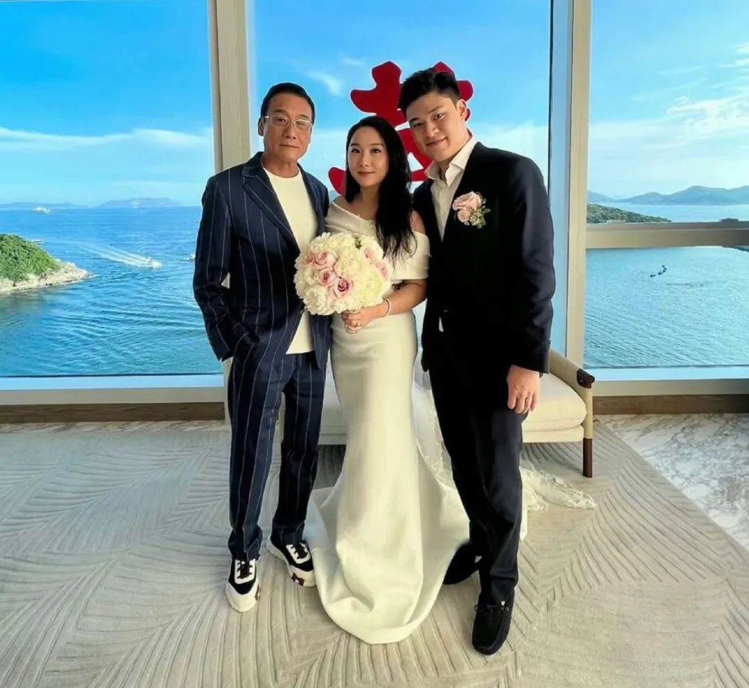 梁家辉亚洲第一美,梁家辉片场秀八块腹肌