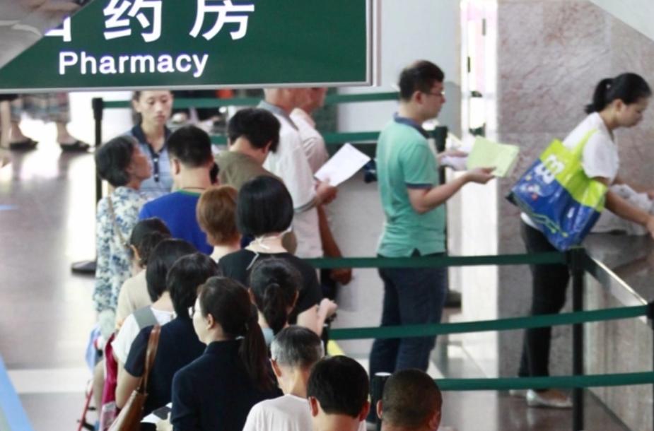 女子下身检查疼痛难忍,女孩腹痛到医院检查惊呆了