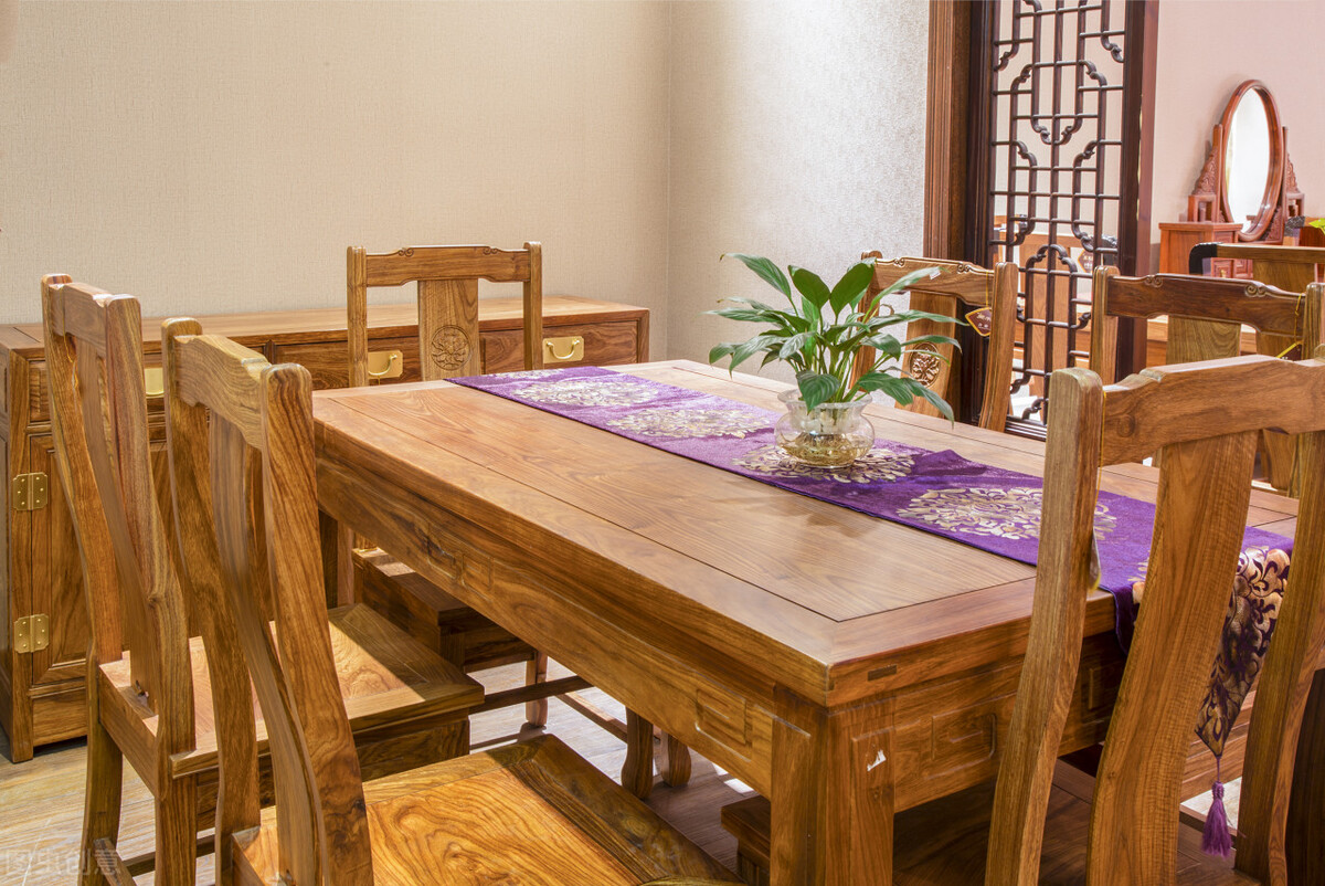 家用餐桌是圆桌好还是方桌好,餐桌方桌和圆桌怎么选