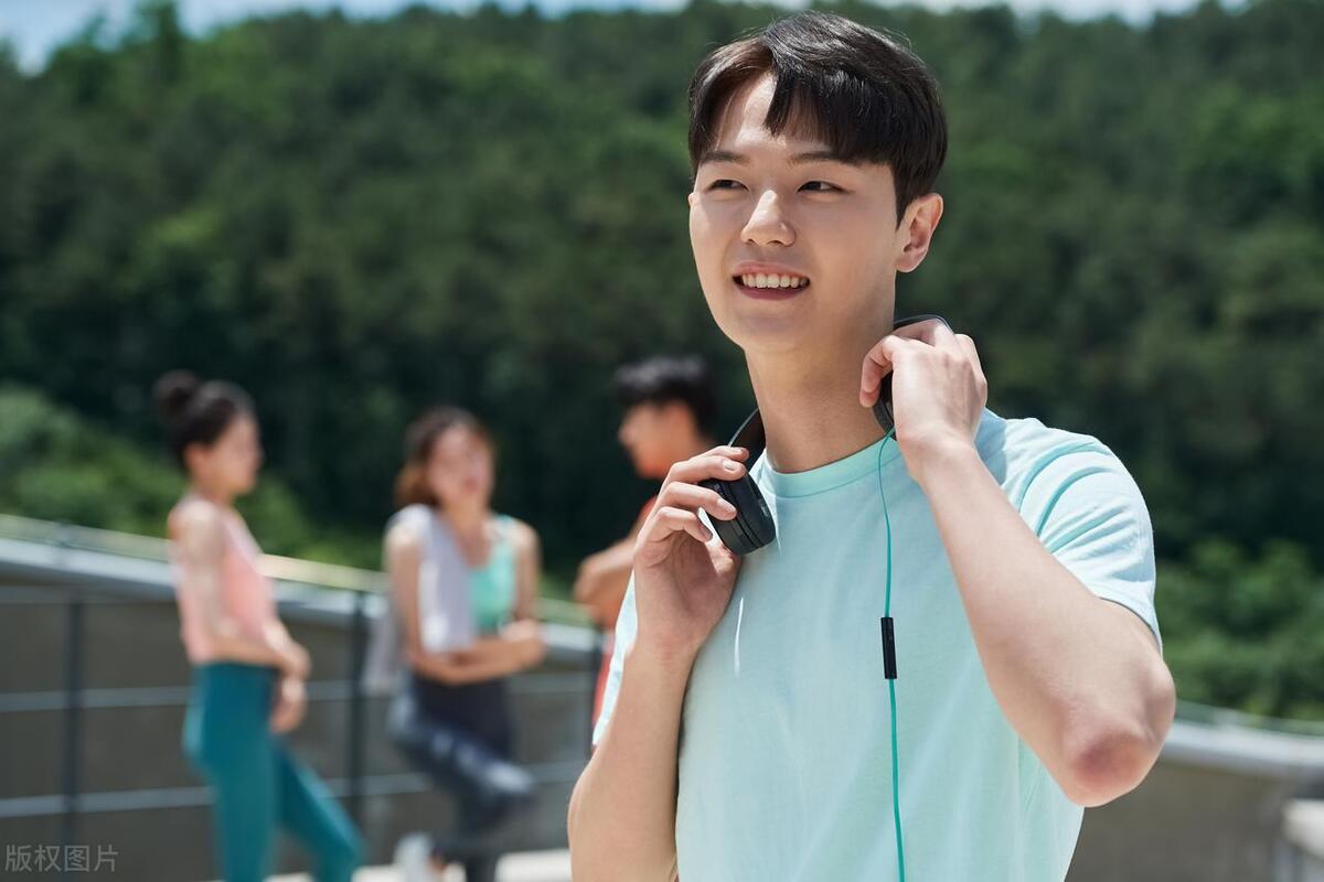 中年男人夏季穿什么鞋,偏瘦中年男士夏季穿衣搭配