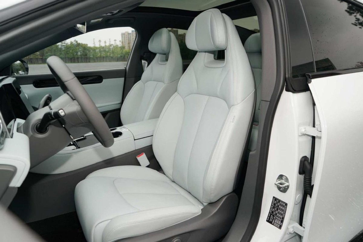 零跑c01价格15.98万黑色,零跑c01价格低高颜值的电车首选