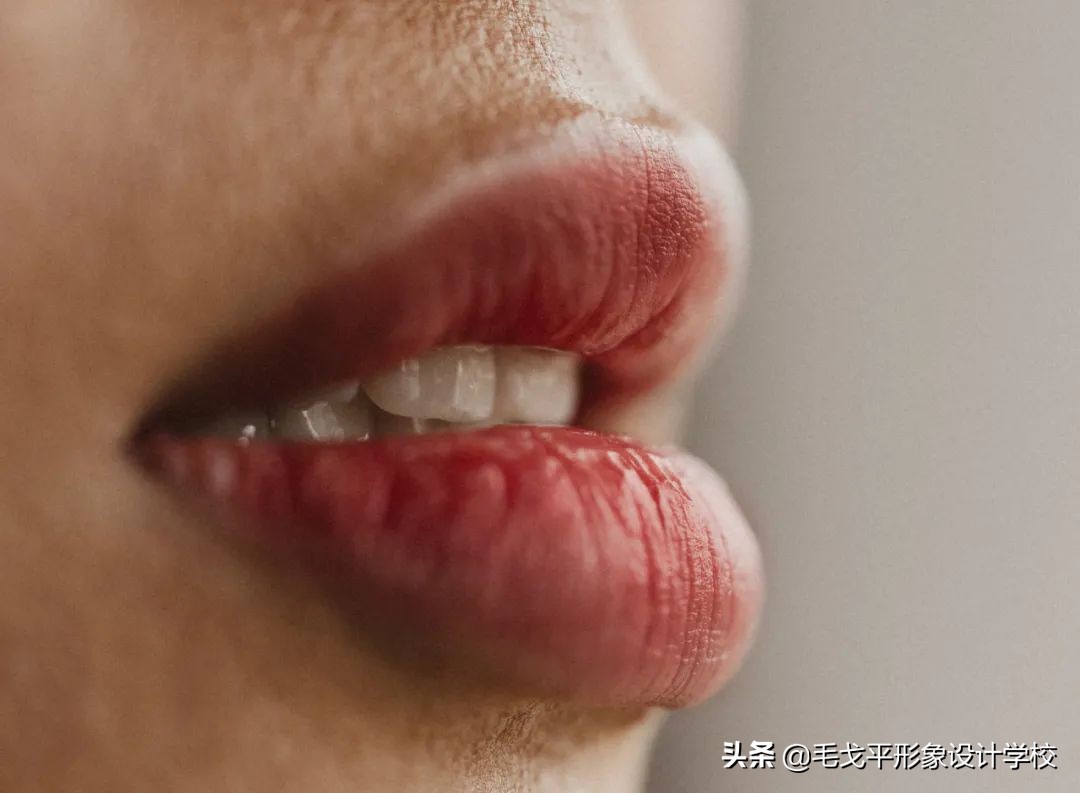 你真的会擦口红吗,你真的会涂凡士林吗