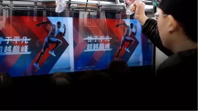 地铁隧道广告为什么是动态的,地铁隧道里面的广告是怎么弄的