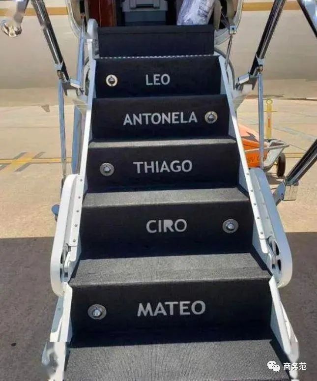 梅西夺冠后亲吻妻子,梅西夺冠亲吻爱妻