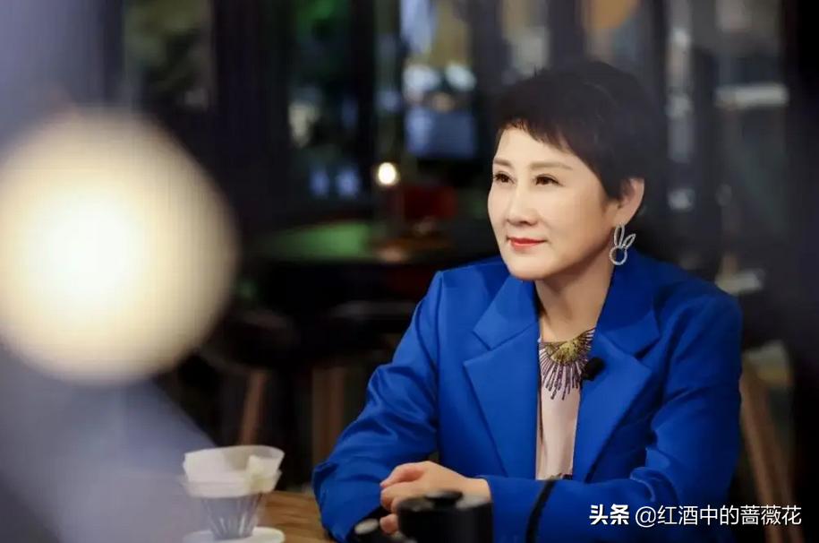 抗疫英雄捐赠100万,捐款捐物献爱心众志成城抗疫情