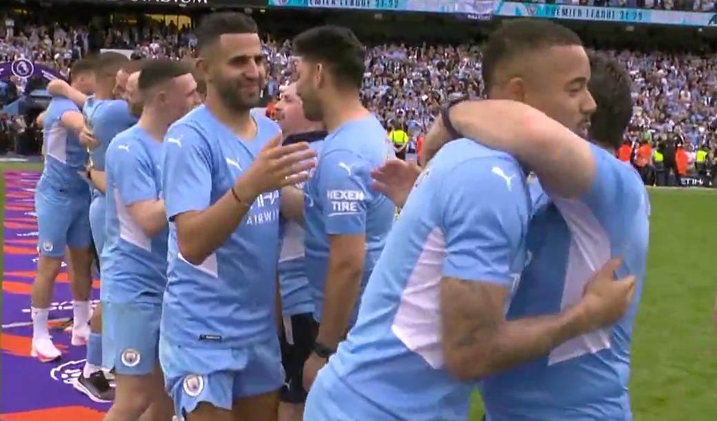 曼城球迷鼓掌欢迎瓜迪奥拉,曼城惊天逆转球迷反应