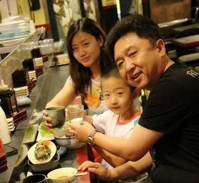 相声演员于谦和老婆的图片,相声大师于谦和郭德纲