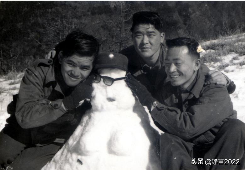 外国人评价老伯,老外街头英文采访老爷爷