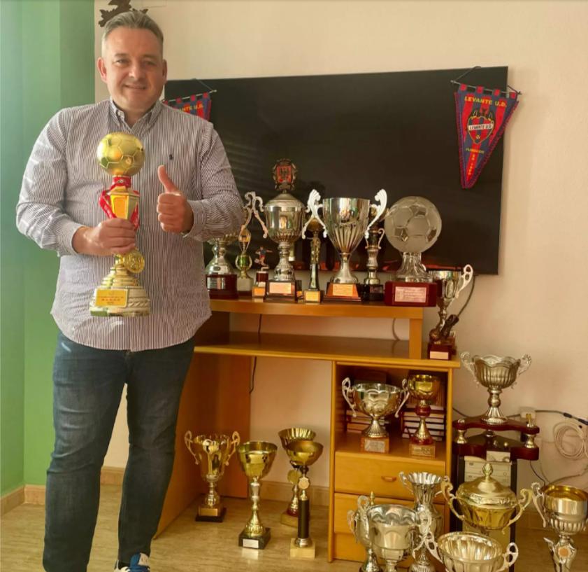 广州队萨尔瓦多执教生涯,广州足球队教练萨尔瓦多简历