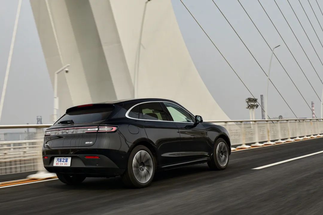 问界m5和汉兰达驾乘感受,问界m5m7油耗