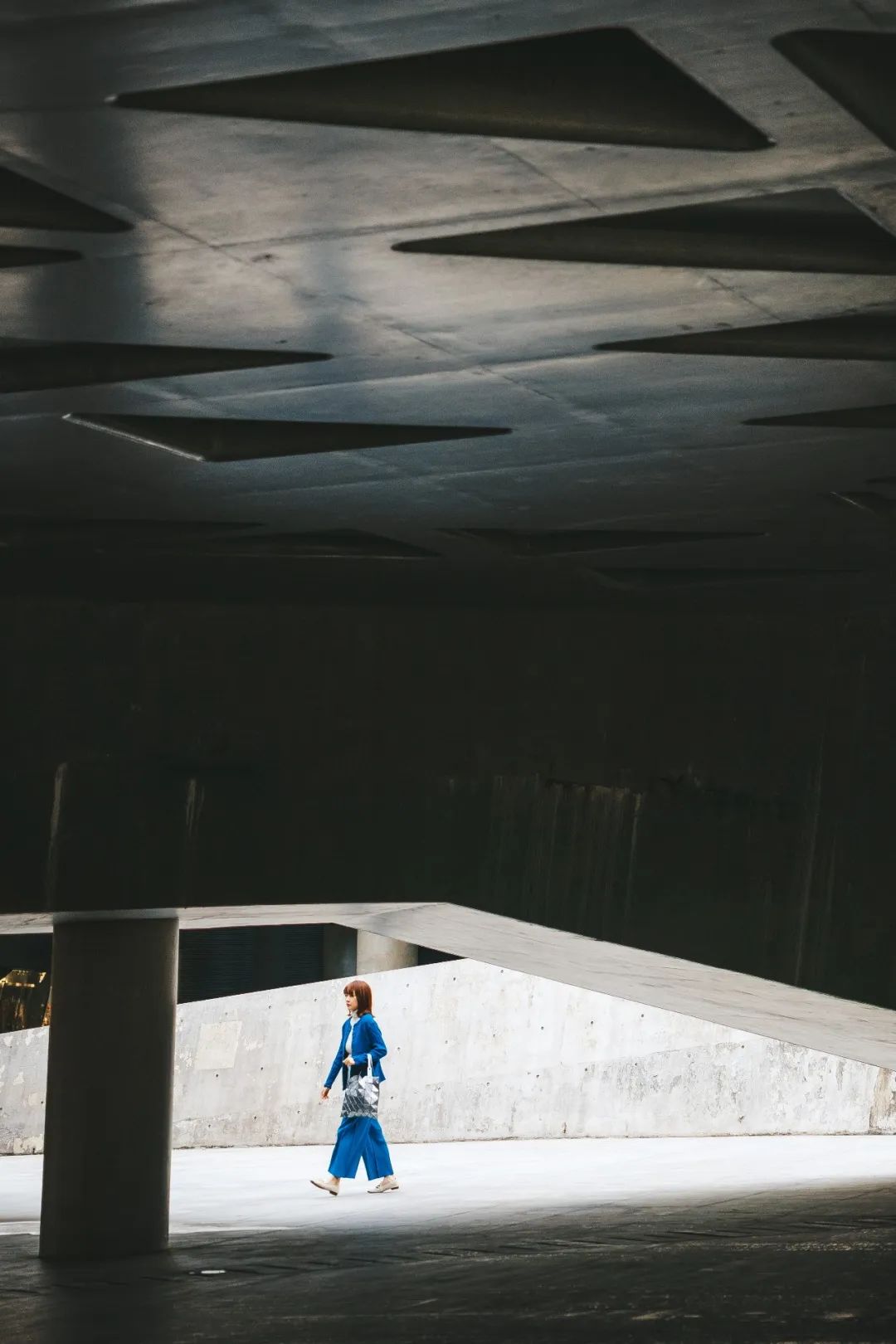 广州第①家「三宅一生」揭幕，这些超火单品拉满秋冬氛围感