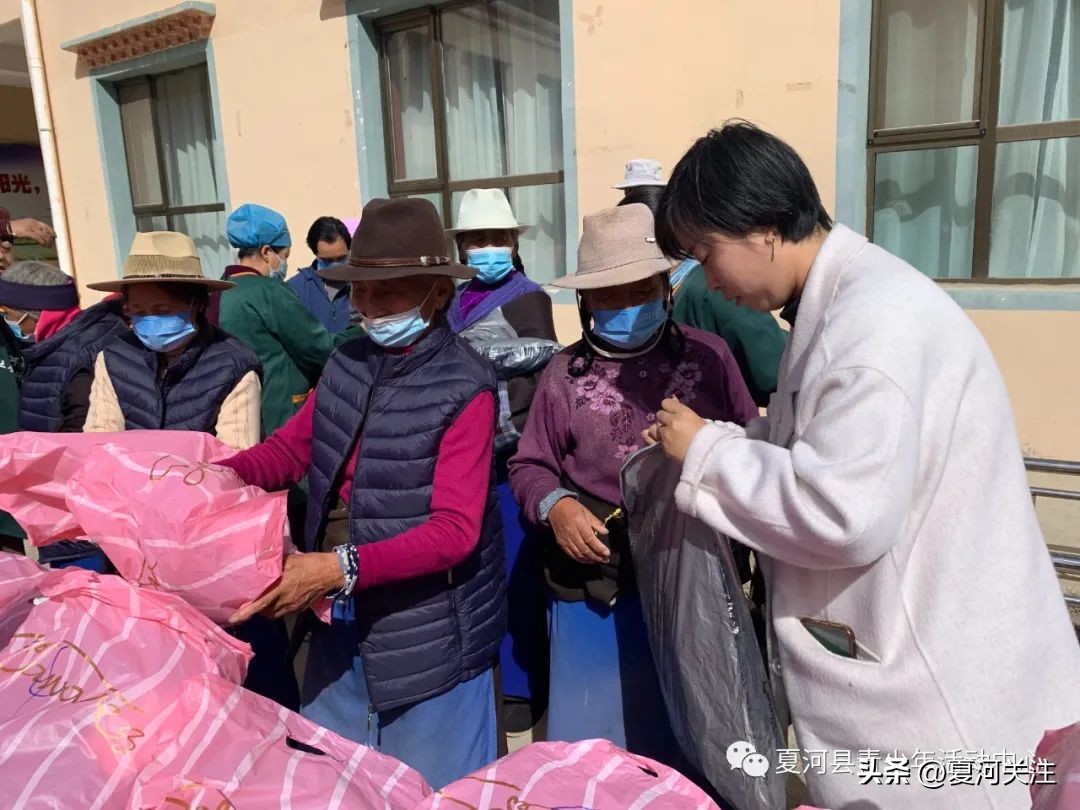 倡孝扬善敬老爱老志愿服务项目,助残爱心义卖传递爱与感恩