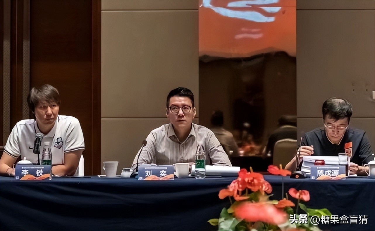 白岩松犀利点评国足,白岩松对中国男足的评价