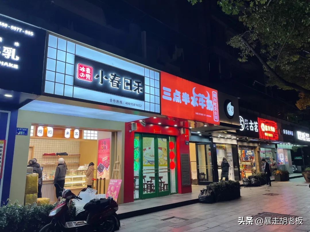 奶茶店的吧台是什么样的,奶茶店吧台可以放中间吗
